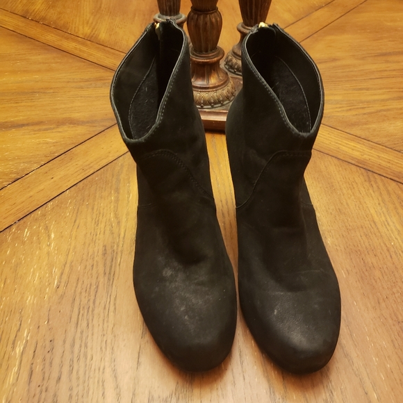 Women's Shoes - Picture 3 of 5